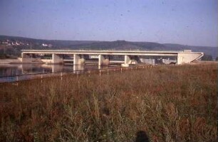 Deizisau, Wehr und Straßenbrücke, flussaufwärts