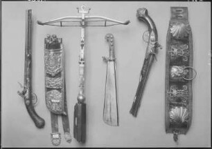 Pistolen und Waidbesteck und Vogelschnepper und Hundehalsband