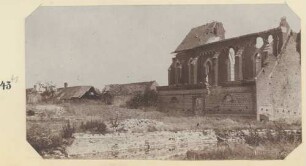 Foto einer zerstörten Häusergruppe in Ovillers(-la-Boisselle)