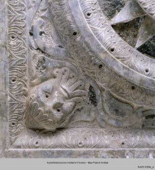 Altar : Reliefplatte eines ehemaligen Taufbeckens