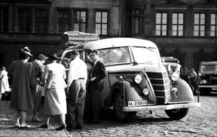 Dresden: Reiseautobus vor der Abfahrt