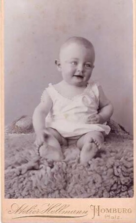 Foto Baby im Hemdchen im Fotoatelier