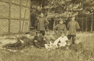 [Gruppenfoto von Soldaten]