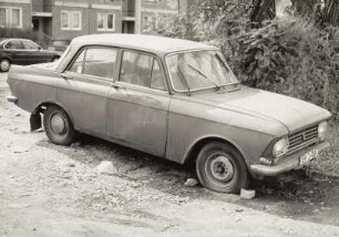 Dresden-Friedrichstadt, Schäferstraße. Abgestellter PKW Typ Lada