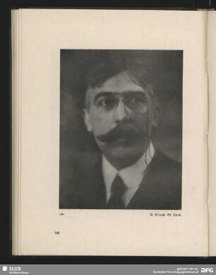 [Das Gesicht eines Mannes mit Schnauzer]