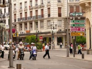 im Stadtzentrum, Puerta Real de Espana
