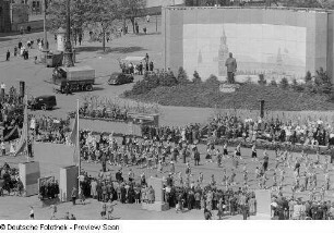 Blick auf den Karl-Marx-Platz (heutiger Augustusplatz)