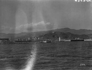 Malaga : Blick vom Meer aus auf den Hafen und die Stadt von Malaga