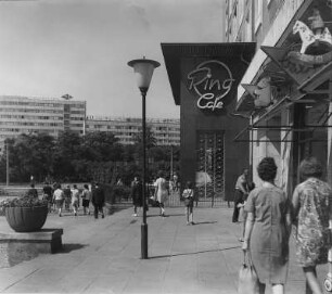 Dresden. Dr.-Külz-Ring, Blick nach Westen gegen Ringcafé
