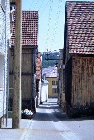 enge Dorfstraße, Hausgiebel