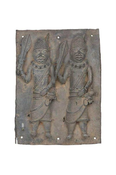 Plaque en relief : deux hauts dignitaires