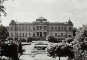 Gotha. Ansicht des Naturkundemuseums, ehemals Herzogliches Museum, vom Schlossberg aus