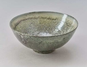 Schale mit grau-grüner Glasur