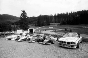 Schauinslandrennen: Holzschlägermatte; Favoriten beim 38. Internationalen Bergrekord; von links nach rechts: Rolf Göring (BMW M 1); Harald Becker (Formel III); Horst Deutsch (Formel II); Peter Stürtz (Formel II); Mario Ketterer (BMW 635 CSI)