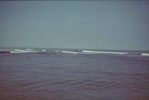 Reisefotos. Wellen mit Schaumkronen im Meer