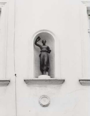 Nischenfigur "Hygieia"?