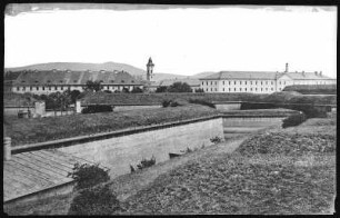 Theresienstadt. Kleine Infanteriekaserne und Verpflegungsmagazin : Theresienstadt. Kleine Infanteriekaserne und Verpflegungsmagazin hinter dem Ravelin