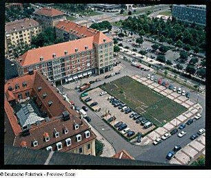 Blick vom Rathausturm über die Freifläche östlich des Gewandhauses zum Pirnaischen Platz