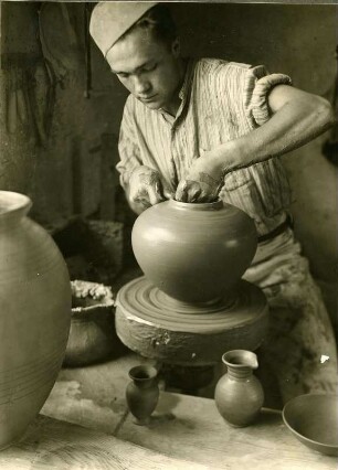 Töpfer bei der Arbeit