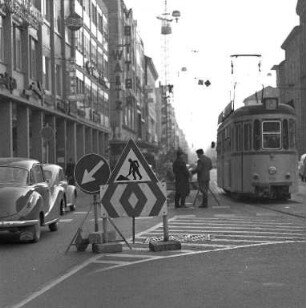 Umbauarbeiten am Marktplatz zur Verlegung der Straßenbahnhaltestelle an der Kaiserstraße.