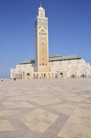 Casablanca - Moschee Hassan II. : Die zwischen 1987 und 1993 erbaute Moschee Hassan II. bietet 25 000 Personen im Innenraum Platz. Das Minarett ist mit 200 m das höchste der Welt. Aufgenommen in Casablanca am 11. Oktober 2009. Foto Uwe Gerig