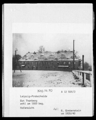 Leipzig-Probstheida, Gut Thonberg, Wohnstallhaus, Hofseite im Winter