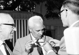 16. Tagung 1966 Mediziner; Beim Bayrischen Frühstück: Sir John C. Eccles, Severo Ochoa, Graf Lennart Bernadotte