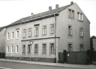 Dresden-Trachau, Boxdorfer Straße 14/12. Doppelwohnhaus (um 1860). Straßenansicht mit Hoftor