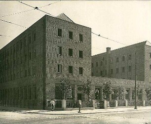 Fischer, Theodor; München - Westend, Bergmannstr.; Ledigenheim - Straßenansicht
