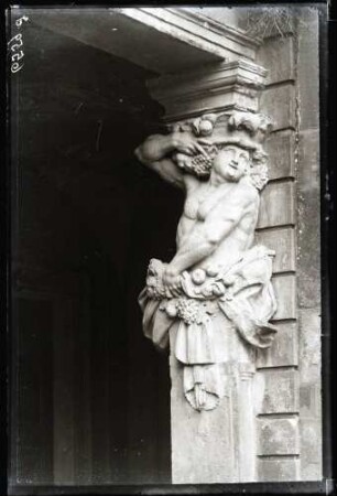Schloß; Steinfiguren