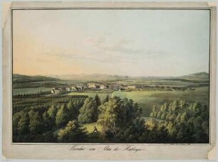 Ortsansicht von Herrnhut in der Oberlausitz vom Altan auf dem Hutberg über dem Gottesacker der Brüdergemeine mit Blick auf das Oberlausitzer Bergland