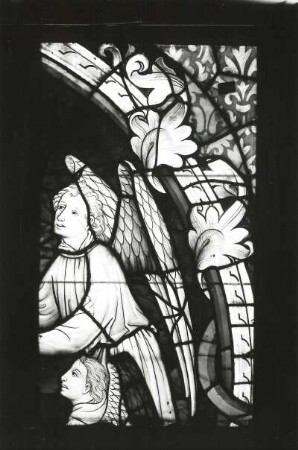 Maria, von Engeln umgeben. Glasmalerei, um 1450. Ausschnitt: Rechter Engel. Bad Wilsnack, Pfarrkirche Sankt Nikolai