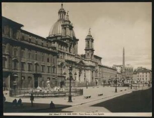 Piazza Navona (Circo Agonale) mit Sant’Agnese, Rom: Ansicht mit Fontana dei Fiumi von Bernini, dem Neptunbrunnen und der Kirche Sant'Agnese in Agone von Borromini