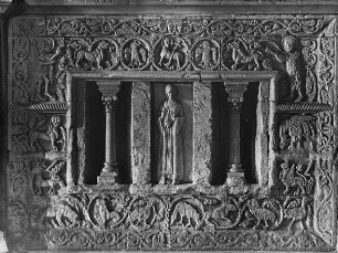 Gernrode, ehem. Stiftskirche St. Cyriakus, Hl. Grab, Westwand der Grabkammer