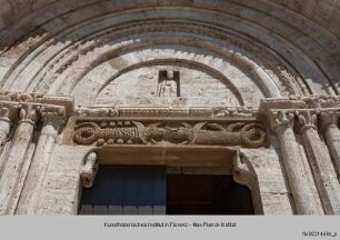 Westportal : Oberer Portalabschluss