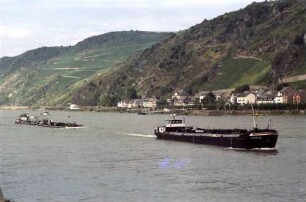 [Mittelrheintal: Schiffe auf dem Rhein bei Kaub]