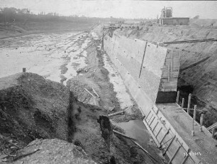 Bau der Schachtschleuse Minden/Mittellandkanal