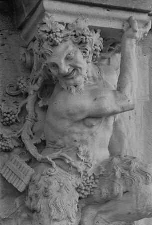 Dresden. Zwinger, Konsole mit hockendem Faun