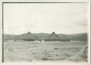 "Dorfplatz mit Aricuna vom Caruai am Roraima"