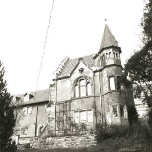 Wilsdruff-Herzogswalde. Schloß (Hotel; 1851/1900). Westseite mit Eckturm