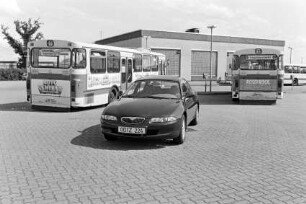 Autohaus Zingelmann: Werbefahrt: an Busstation: Neumodell Mazda