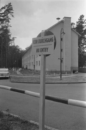 Durchgangsverbot für Deutsche in der Paul-Revere-Siedlung.