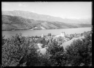 Millstatt am See, Österreich. Ortsteilansicht mit den Türmen der Stiftskirche und Millstädter See