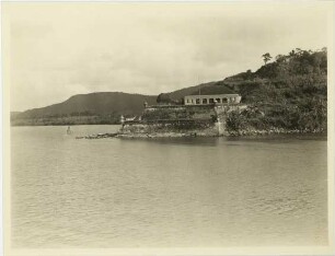kleines Fort an der Hafeneinfahrt