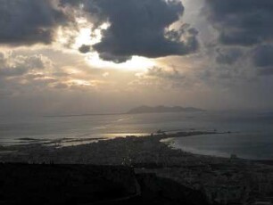 Die Stadt Trapani abends, Westküste