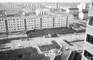 Freiburg: Oberpostdirektion; Berliner Allee; von der Terrasse auf Bischofslinde