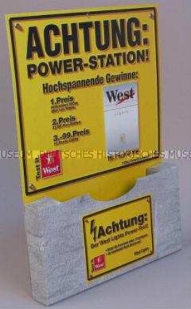 Werbeaufsteller für "West Lights"-Zigaretten
