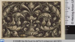 Vase mit Laubwerk, Querfüllung