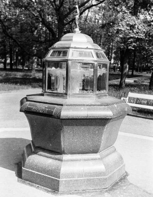Kurpark Franzensbad : Franzensbad (Frantiskovy Lazne/Tschechische Republik). Mineralheilquelle im Kurpark