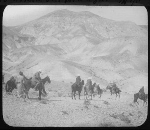 Zwischen w. [wadi] el-rar u. engidi [En-Gedi]